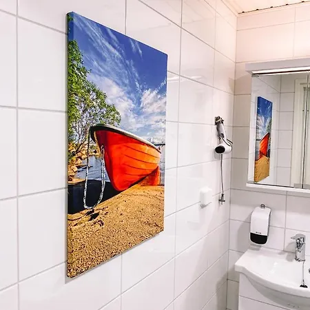 Hotelli Kuohu - And By Uhanda Kangasala