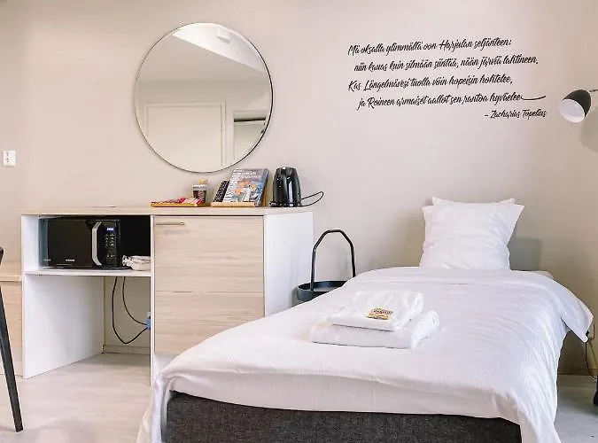 Kuohu - And By Uhanda Hotelli