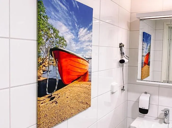 Hotelli Kuohu - And By Uhanda Kangasala